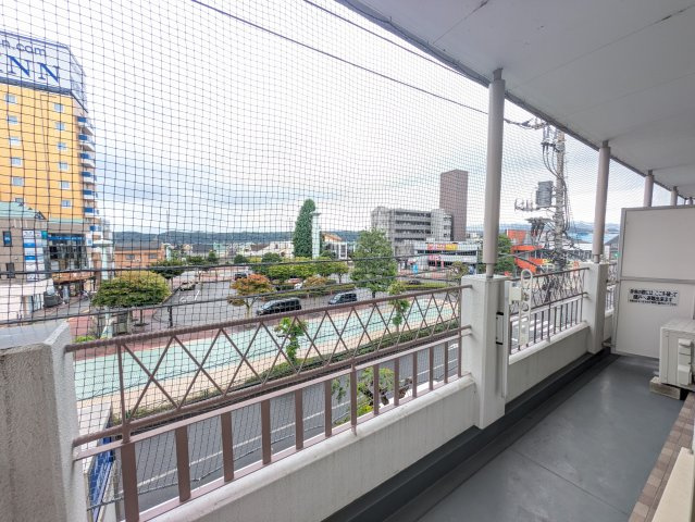 神田秋川駅前ビルのバルコニー