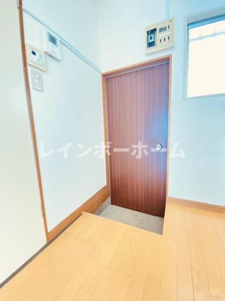 スカイコーポ朝霞の玄関