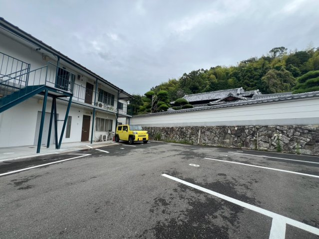西脇ハイツの駐車場