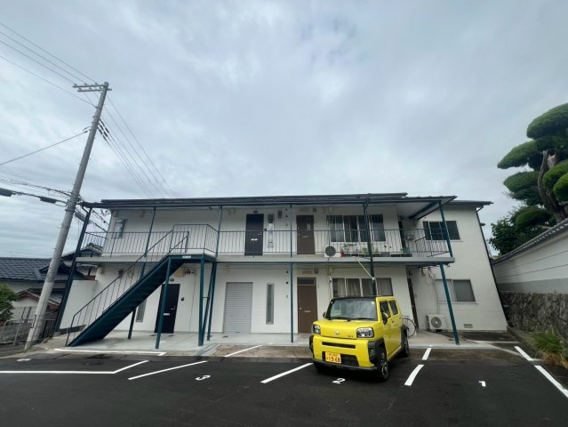 西脇ハイツの外観