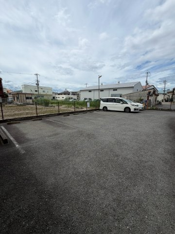 メゾンヒラクの駐車場