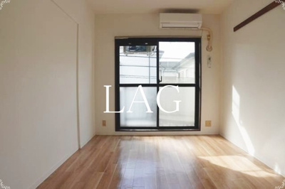 【居間・リビング】 | メゾン市川 | 洋室のお部屋です。