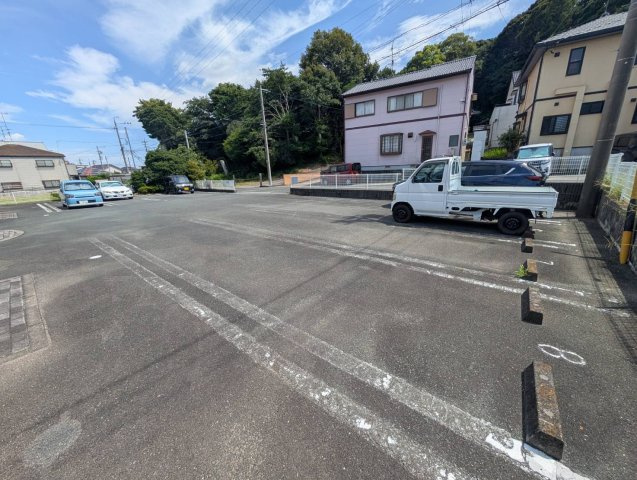 ファミーユの駐車場