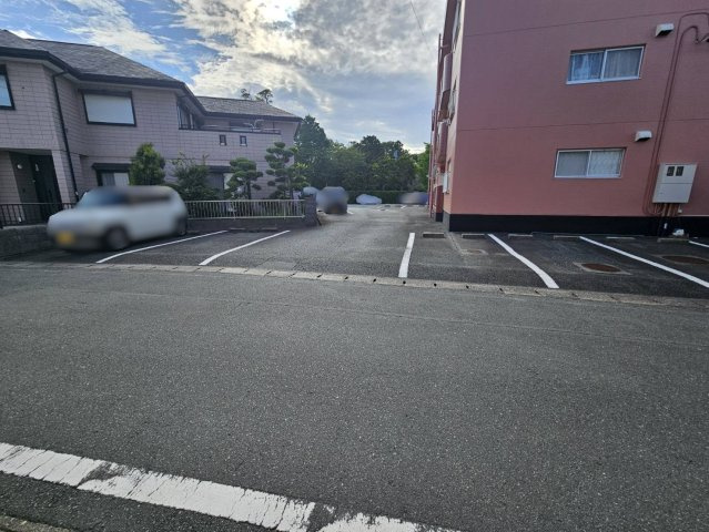 マンションフロイデの駐車場