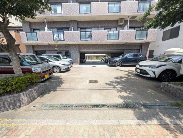 ブライトコート元浜の駐車場