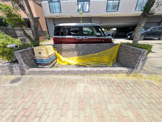 ブライトコート元浜の駐車場