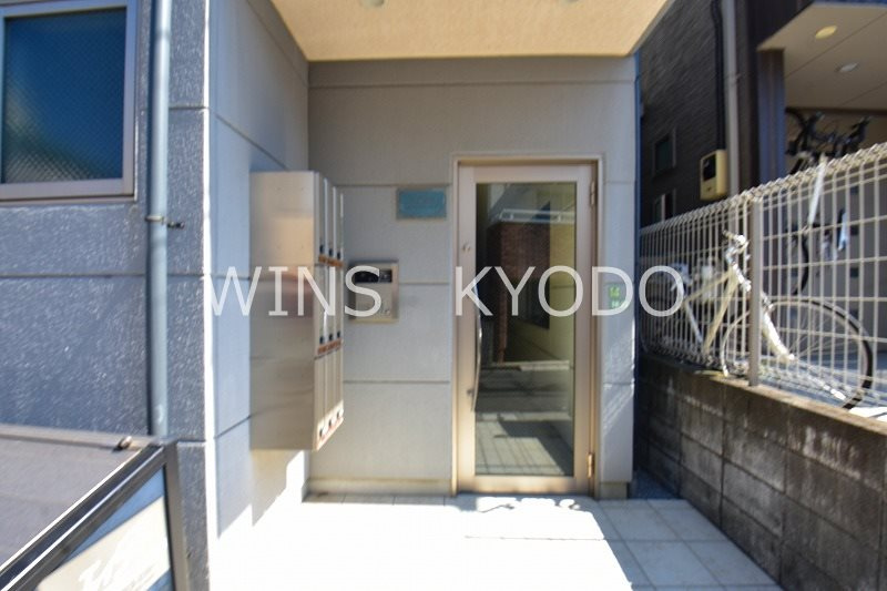 世田谷区代田３丁目の賃貸マンションのエントランス
