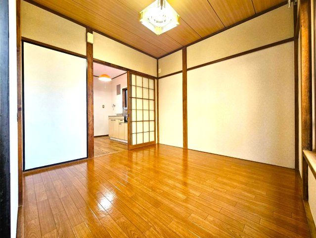 ドミール三方原の洋室
