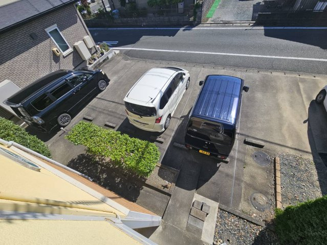 ドミール三方原の駐車場