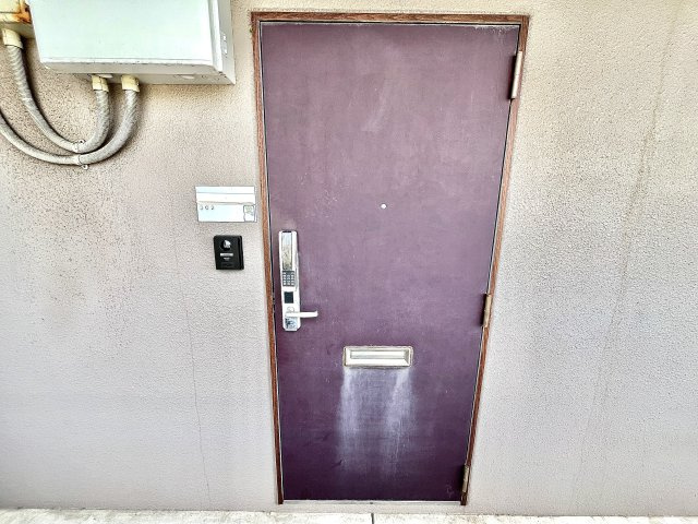 トラスティ都盛の玄関