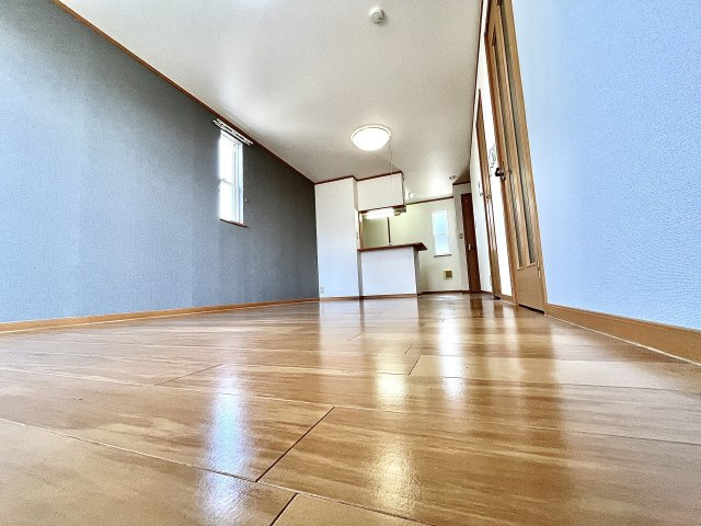サニーサイド岡Ⅱの居間・リビング
