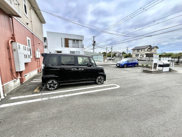 サニーサイド岡Ⅱの駐車場