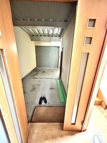 Private Garage 鴨江 SOUTHの玄関