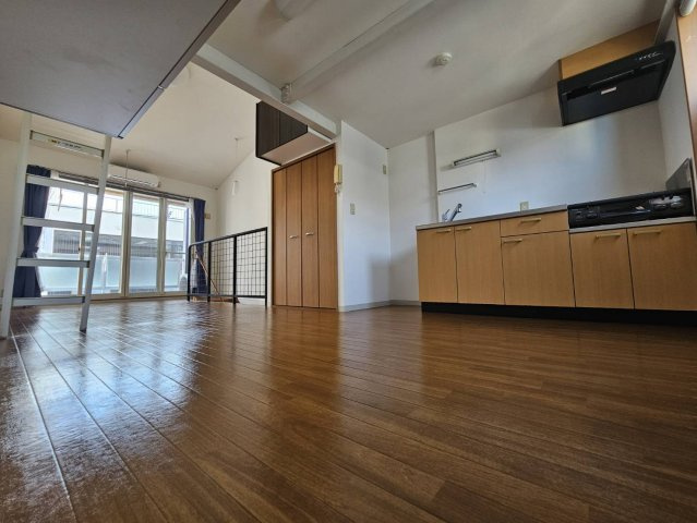 Private Garage 鴨江 SOUTHの居間・リビング