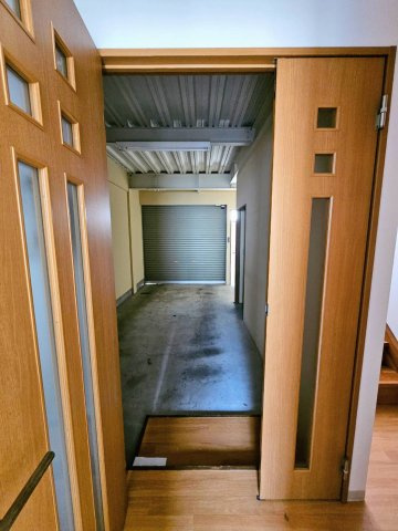 Private Garage 鴨江 SOUTHの玄関