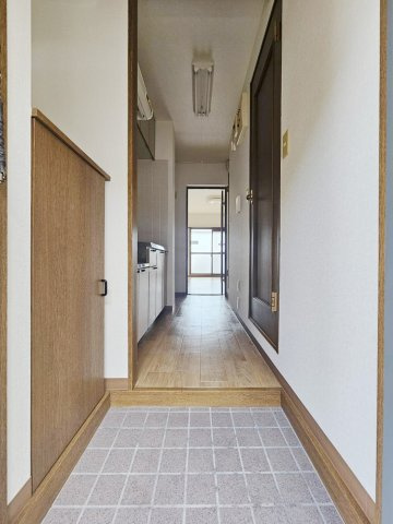 マンションアヤメの玄関