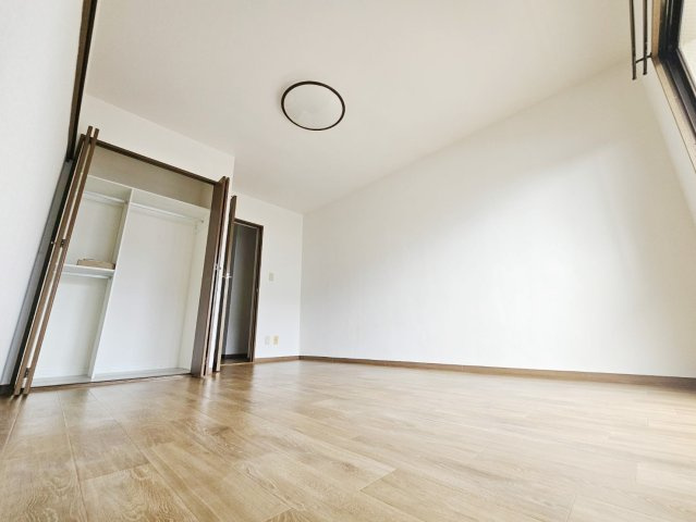 マンションアヤメの洋室