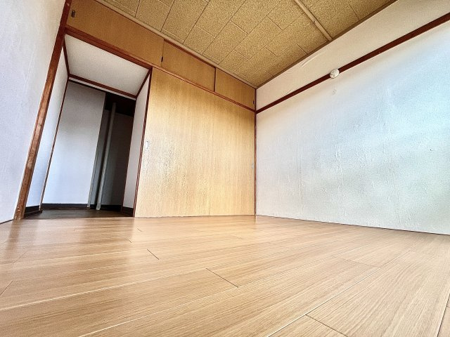 天王ハイツの洋室