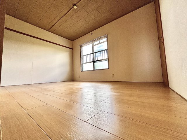 天王ハイツの洋室