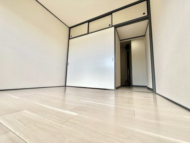 天王ハイツの洋室
