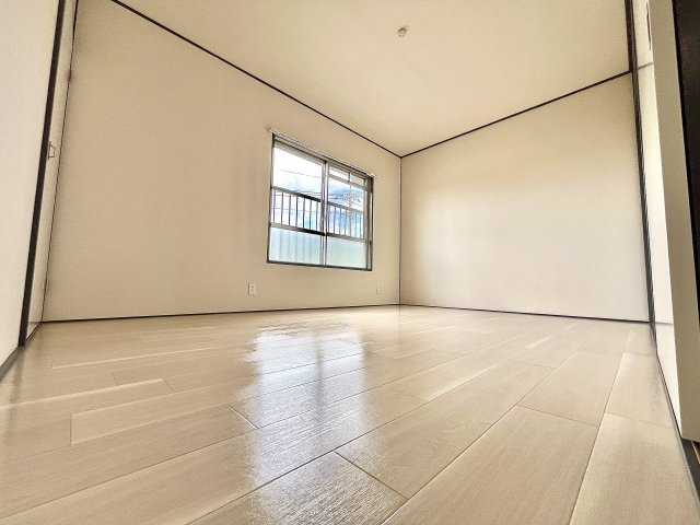 天王ハイツの洋室