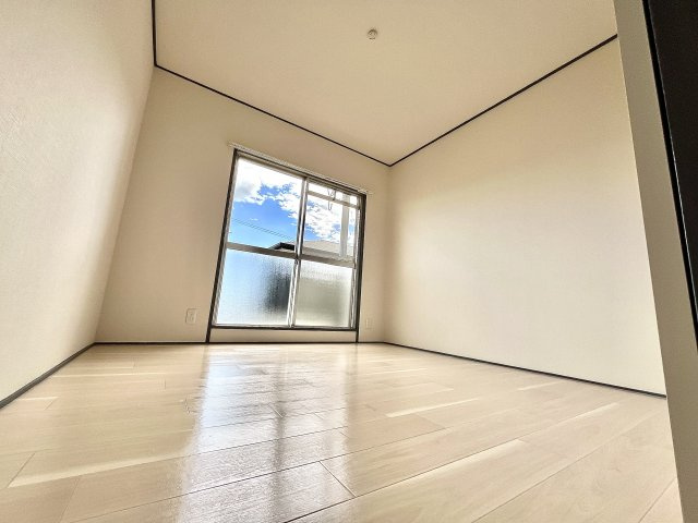 天王ハイツの洋室
