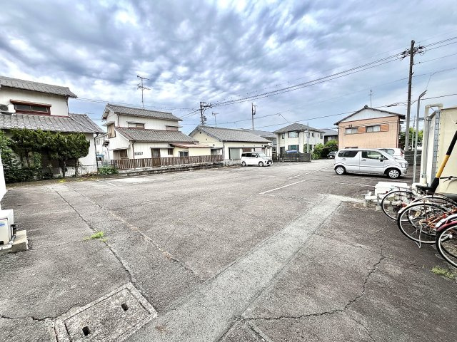 天王ハイツの駐車場