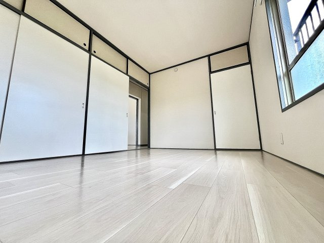天王ハイツの洋室