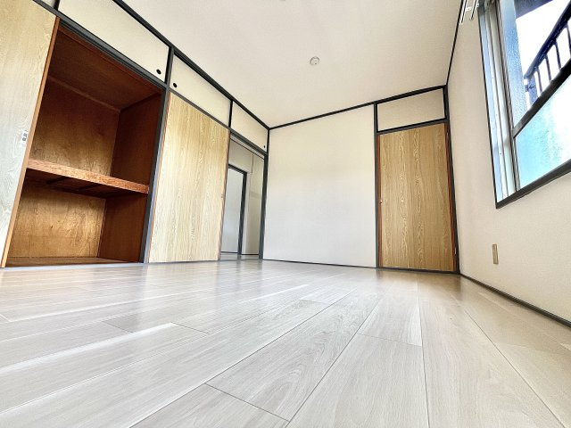 天王ハイツの洋室