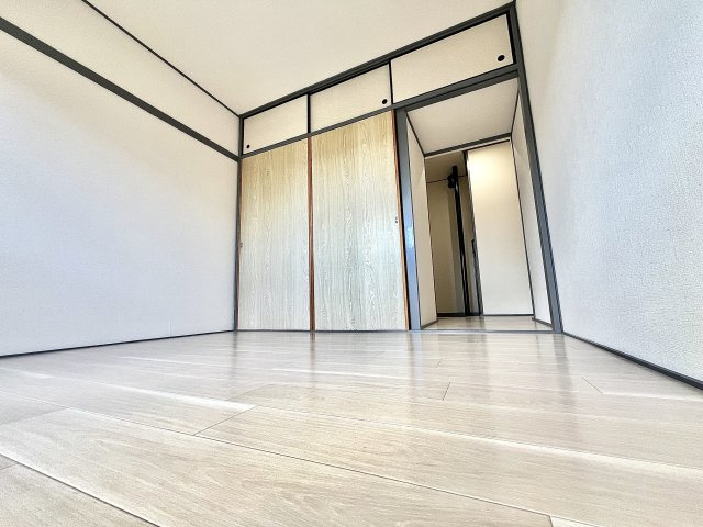 天王ハイツの洋室