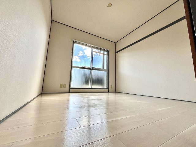 天王ハイツの洋室