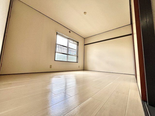 天王ハイツの洋室