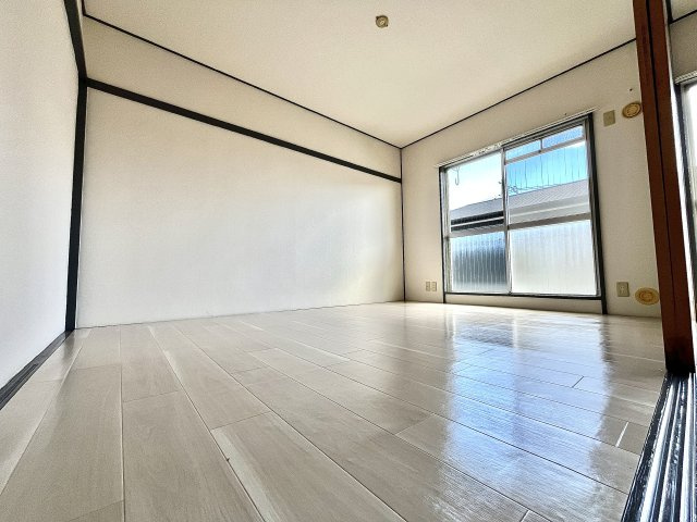 天王ハイツの洋室