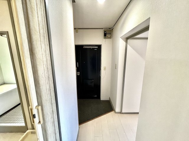 天王ハイツの玄関