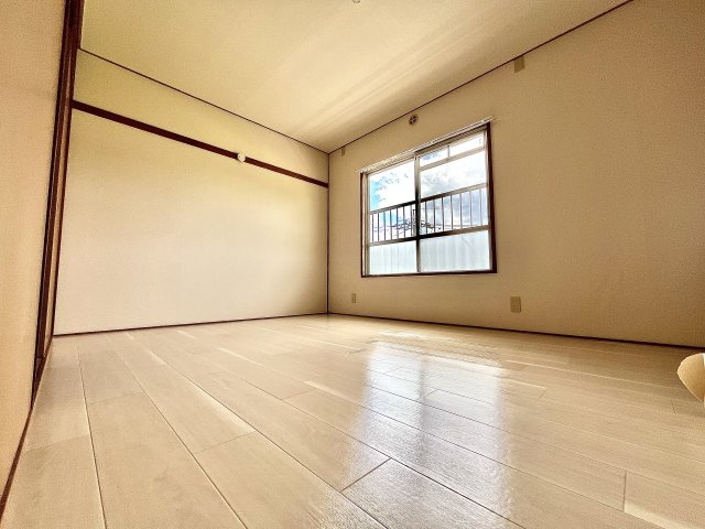 天王ハイツの洋室