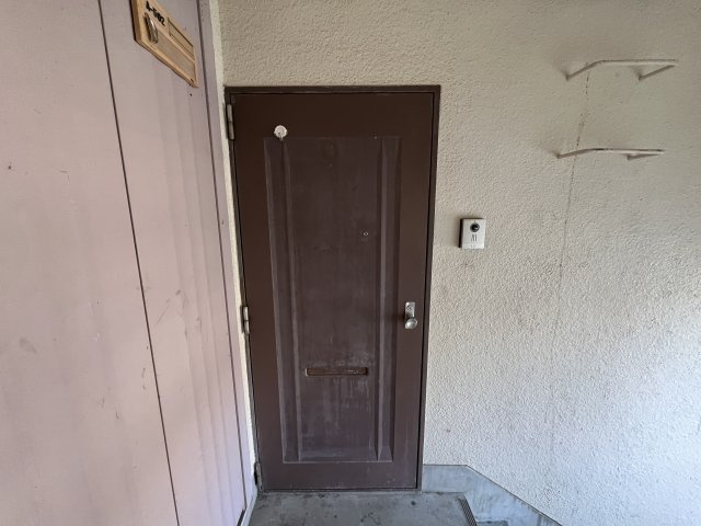 スマイルハイツA棟の玄関