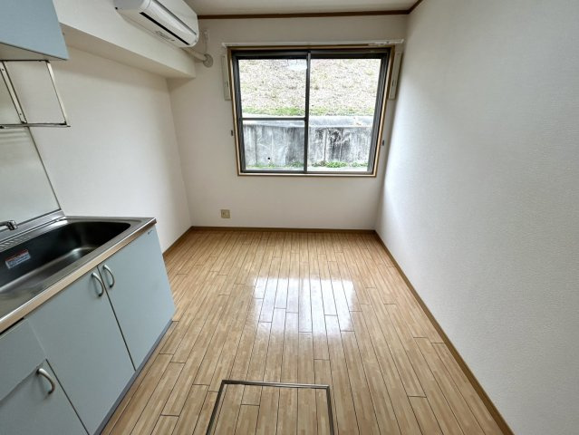ソレーユ中野町Aの居間・リビング