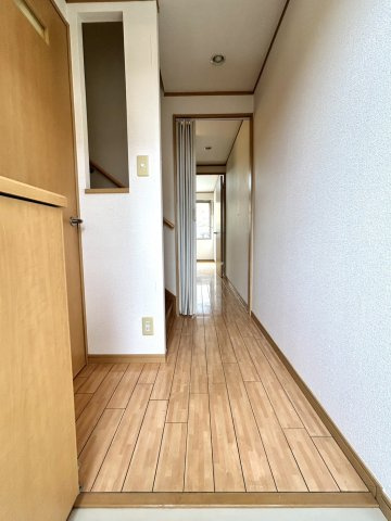 ソレーユ中野町Aの玄関