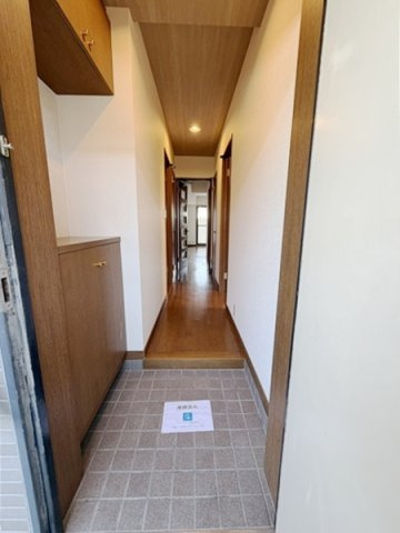 ヒルズ小名川wingαの玄関