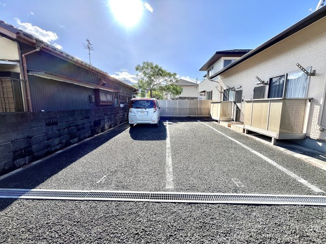 クレール助信の駐車場