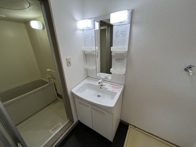 メゾンリバティーの洗面所|同型他室の写真です。