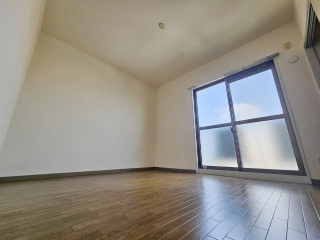 アースウィングの洋室