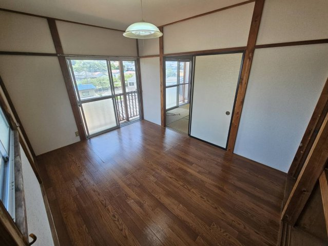 テラス丸山の洋室