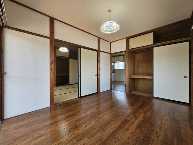 テラス丸山の洋室