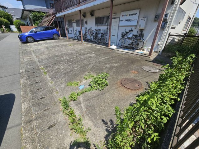 テラス丸山の駐車場