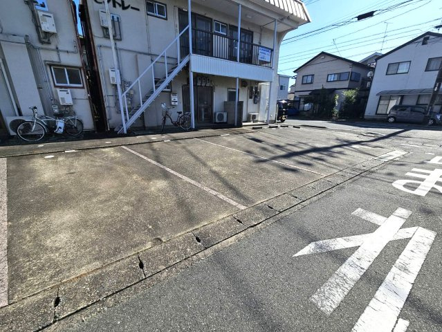 ハイツモントレーの駐車場