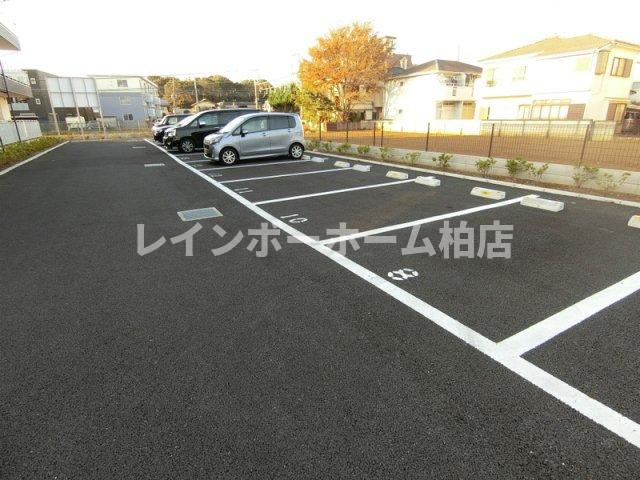 【非対面対応】接客・申込・契約オンライン！LINE×相談可！の駐車場|駐車場完備です