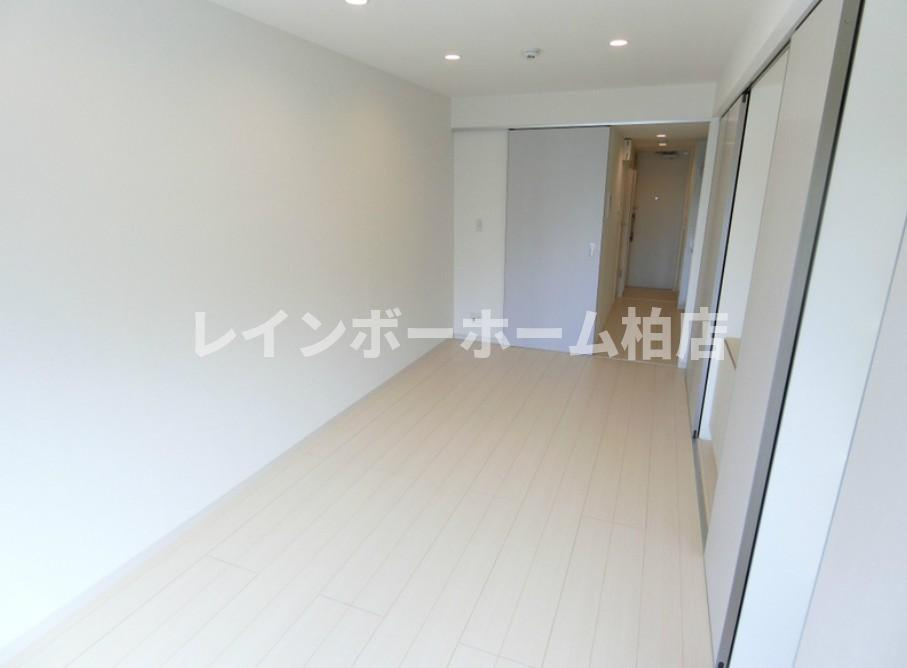 仲介手数料（賃料の1.10ヵ月）の50％OFF対象物件！の居間・リビング|こちらの居間で趣味の時間をお楽しみください