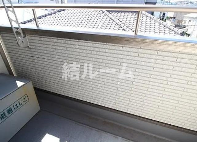 北区中里１丁目のアパートのバルコニー