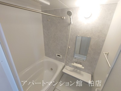 リーブルファイン柏高田の浴室